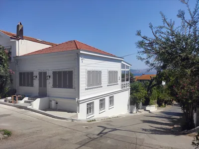 Kınalıada CE Evi