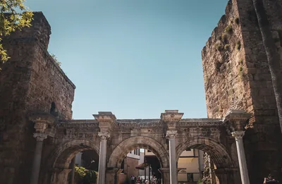 Hadrian Kapısı