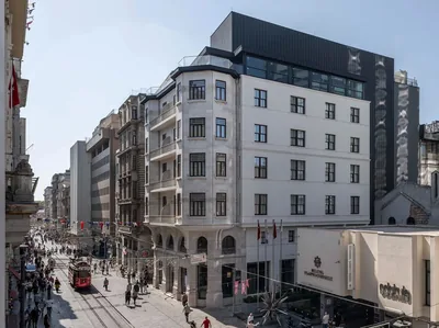 İşbank Resim Heykel Müzesi (Eski Baudouy Apartmanı)