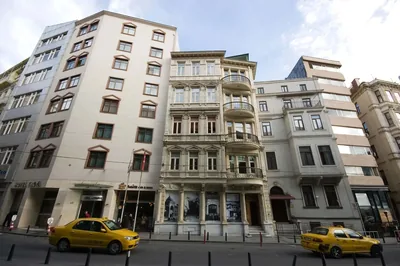 İstanbul Araştırmaları Enstitüsü (Rosolimo Apartmanı)