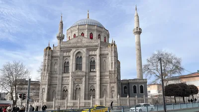 Pertevniyal Valide Sultan Camii